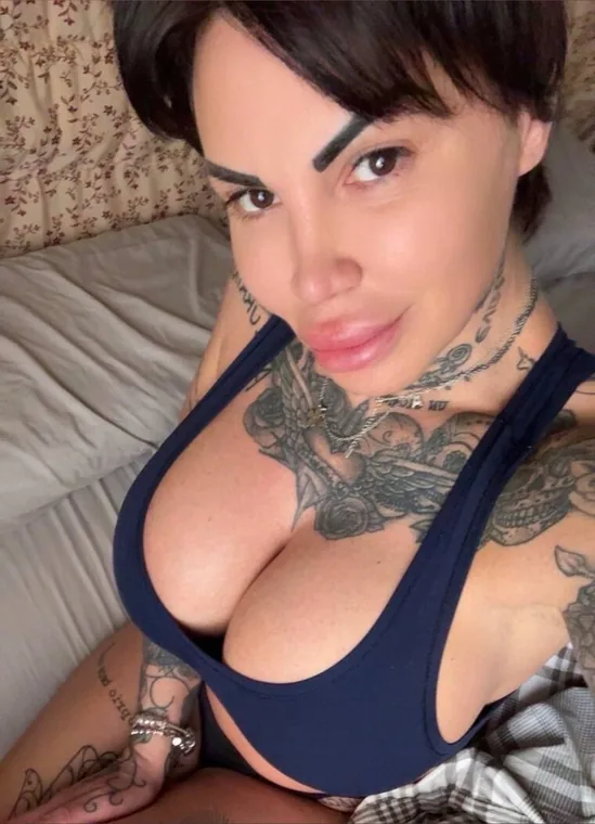 Azzurrinamerlo, creator italiana su OnlyFans
