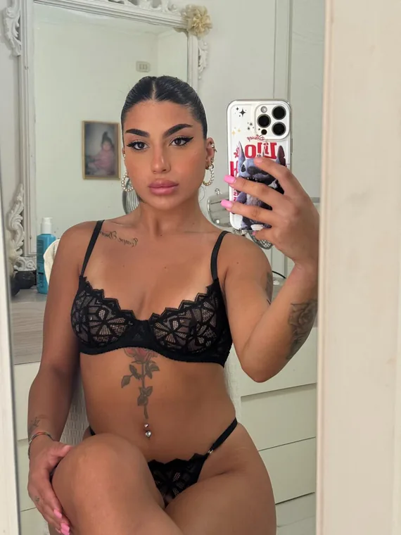 Natasha_Giacu, creator italiana su OnlyFans